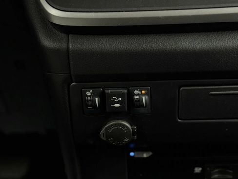 Used 2020 Toyota Sienna Limited image 29