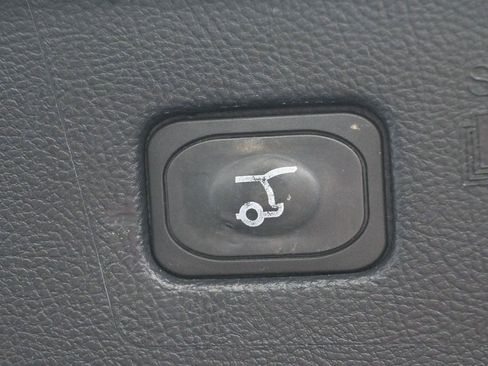 Used 2020 Ford Edge Titanium w/ Equipment Group 301A FWD image 10