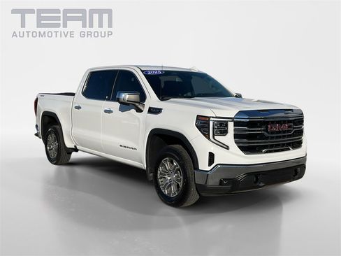 Used 2025 GMC Sierra 1500 SLT image 1