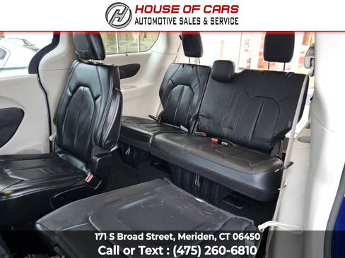 Used 2019 Chrysler Pacifica Touring-L w/ Advanced Safetytec Group image 42