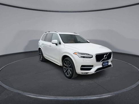 Used 2018 Volvo XC90 T6 Momentum w/ Convenience Package image 2
