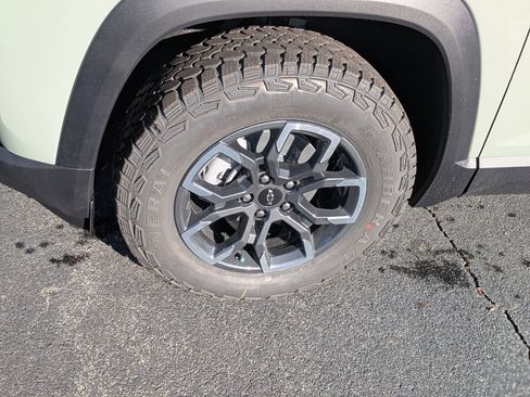 New 2026 Chevrolet Equinox ACTIV w/ Convenience Package III image 11