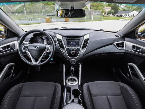 Used 2015 Hyundai Veloster FWD image 2