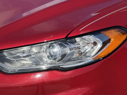 Used 2020 Ford Fusion SE image 10