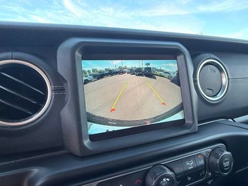 Used 2022 Jeep Wrangler Unlimited Sahara w/ LED Lighting Group AWD/4WD image 31