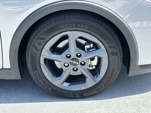 Used 2025 Kia K4 LXS image 13