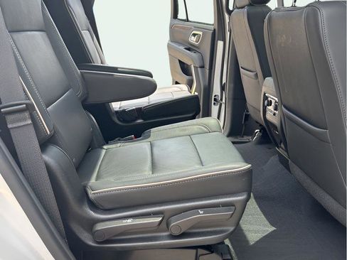 Used 2024 Chevrolet Tahoe Premier w/ Premium Package 2 AWD/4WD image 22