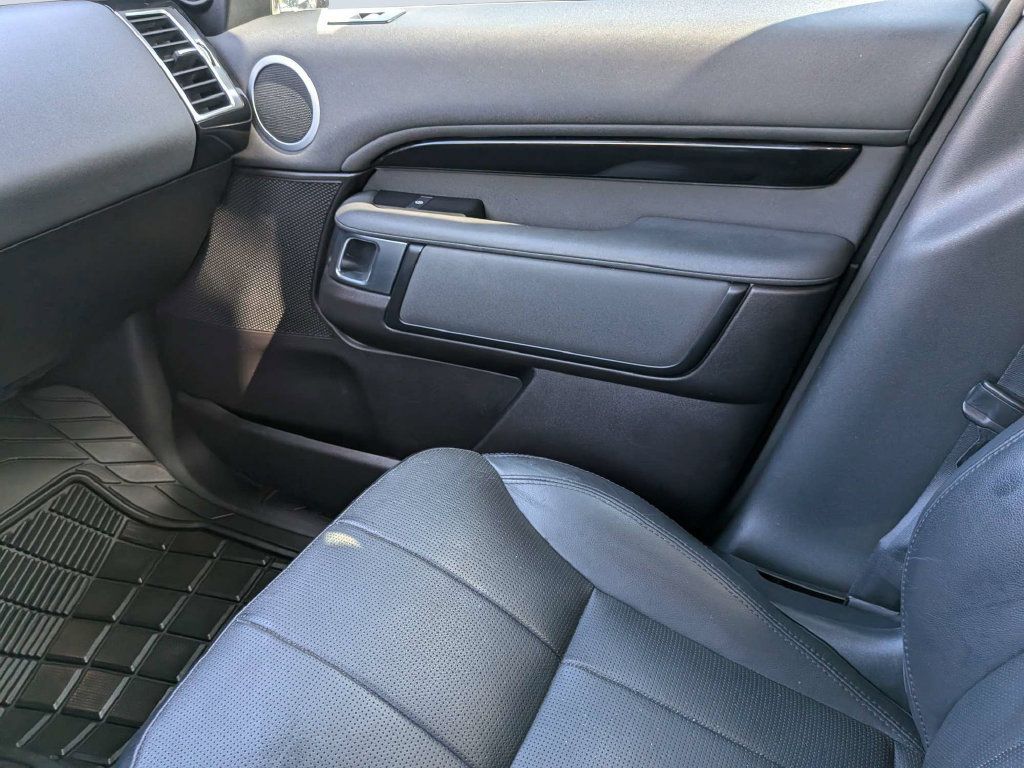 Used 2018 Land Rover Discovery SE AWD/4WD image 17