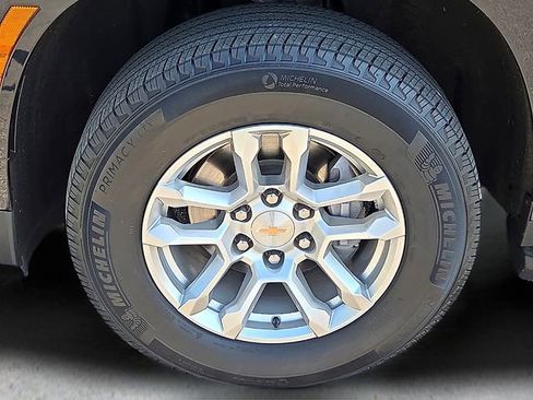 Certified 2025 Chevrolet Suburban LT AWD/4WD image 9