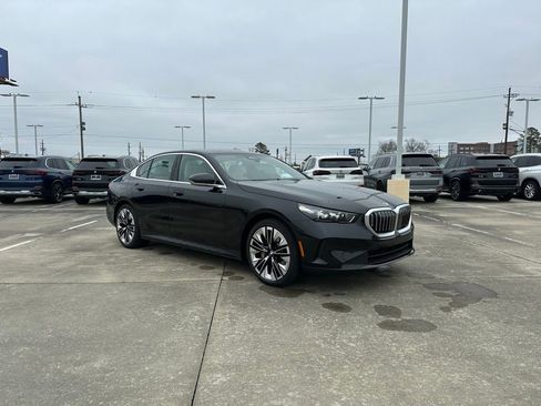 Certified 2025 BMW 530i image 5