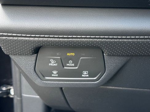 New 2026 Volkswagen Atlas Cross Sport SE image 17