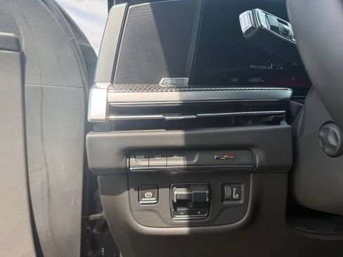 Certified 2025 Cadillac Escalade V AWD/4WD image 19
