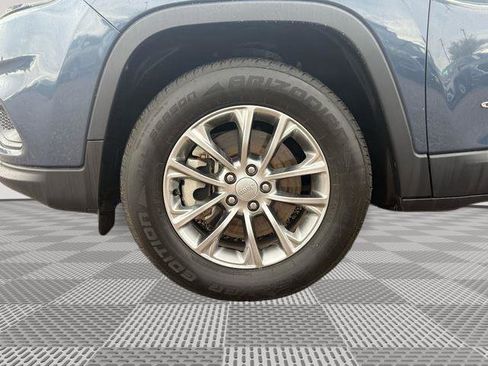 Used 2021 Jeep Cherokee Latitude Plus image 12