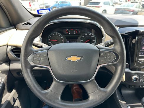 Used 2022 Chevrolet Traverse LS FWD image 9