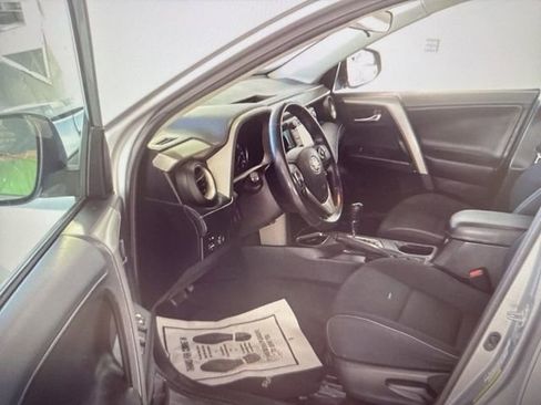 Used 2018 Toyota RAV4 XLE FWD image 5