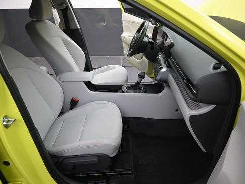 Used 2025 Hyundai Kona SEL AWD/4WD image 29