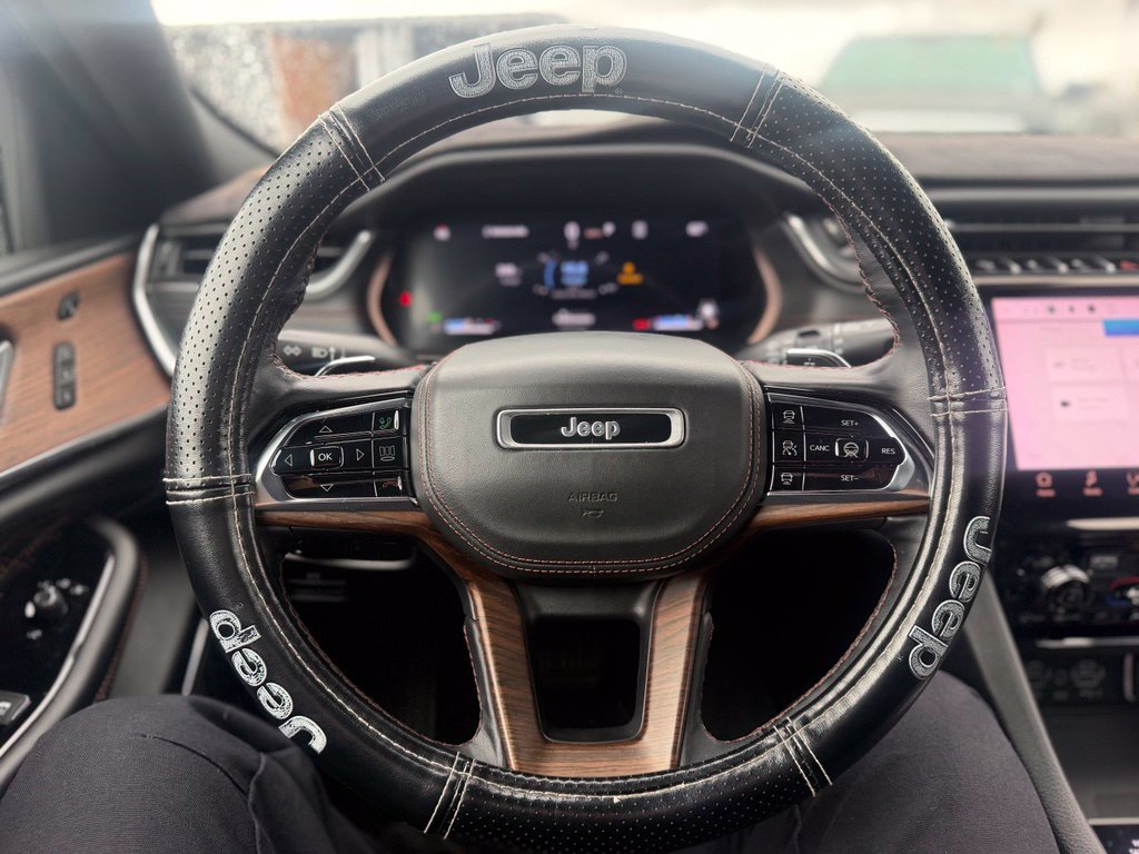 Used 2023 Jeep Grand Cherokee Summit w/ Luxury Tech Group V AWD/4WD image 6