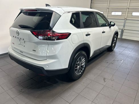 Used 2024 Nissan Rogue S AWD/4WD image 3