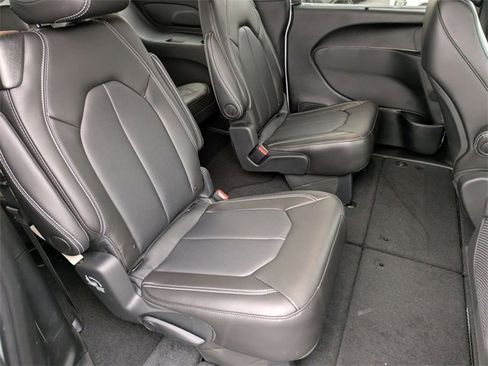 New 2026 Chrysler Pacifica Select w/ S Appearance Package image 28