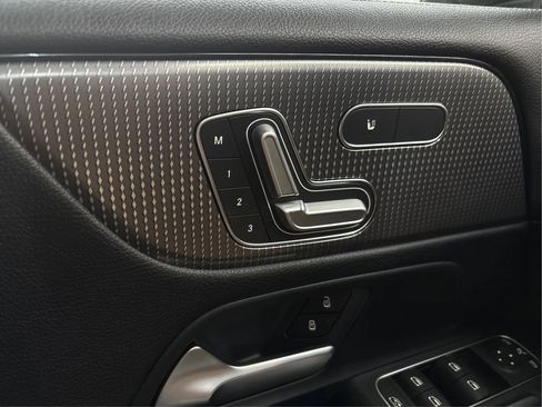 Used 2020 Mercedes-Benz GLB 250 4MATIC image 24