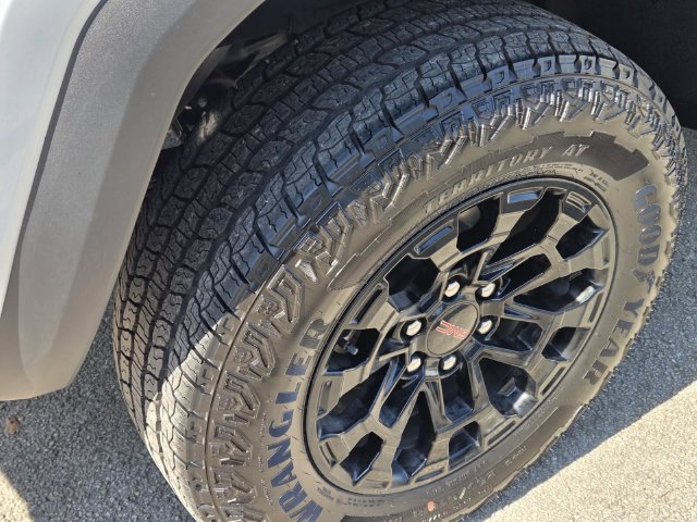 New 2026 GMC Canyon Elevation w/ Convenience Package RWD image 8