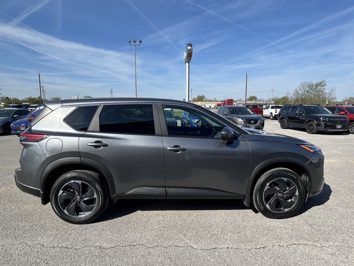 Used 2024 Nissan Rogue SV FWD image 3