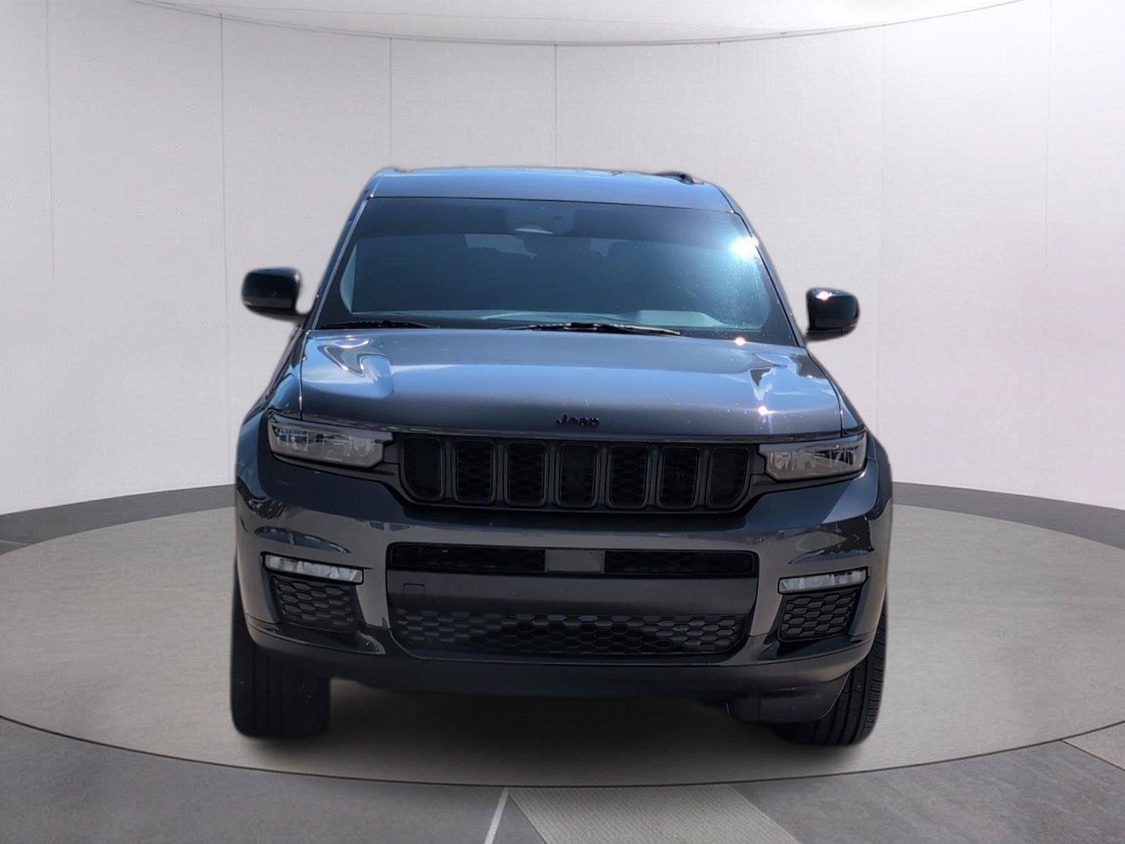 Used 2024 Jeep Grand Cherokee L Limited w/ Black Appearance Package RWD image 10
