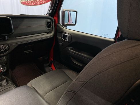 Used 2024 Jeep Gladiator Rubicon w/ Technology Group image 22