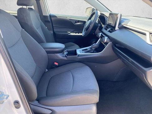 Used 2025 Toyota RAV4 XLE FWD image 27