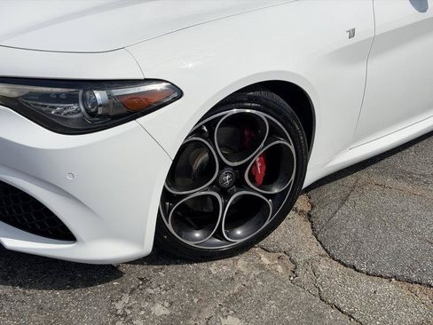 Used 2022 Alfa Romeo Giulia Ti w/ Active Assist Plus Package RWD image 5