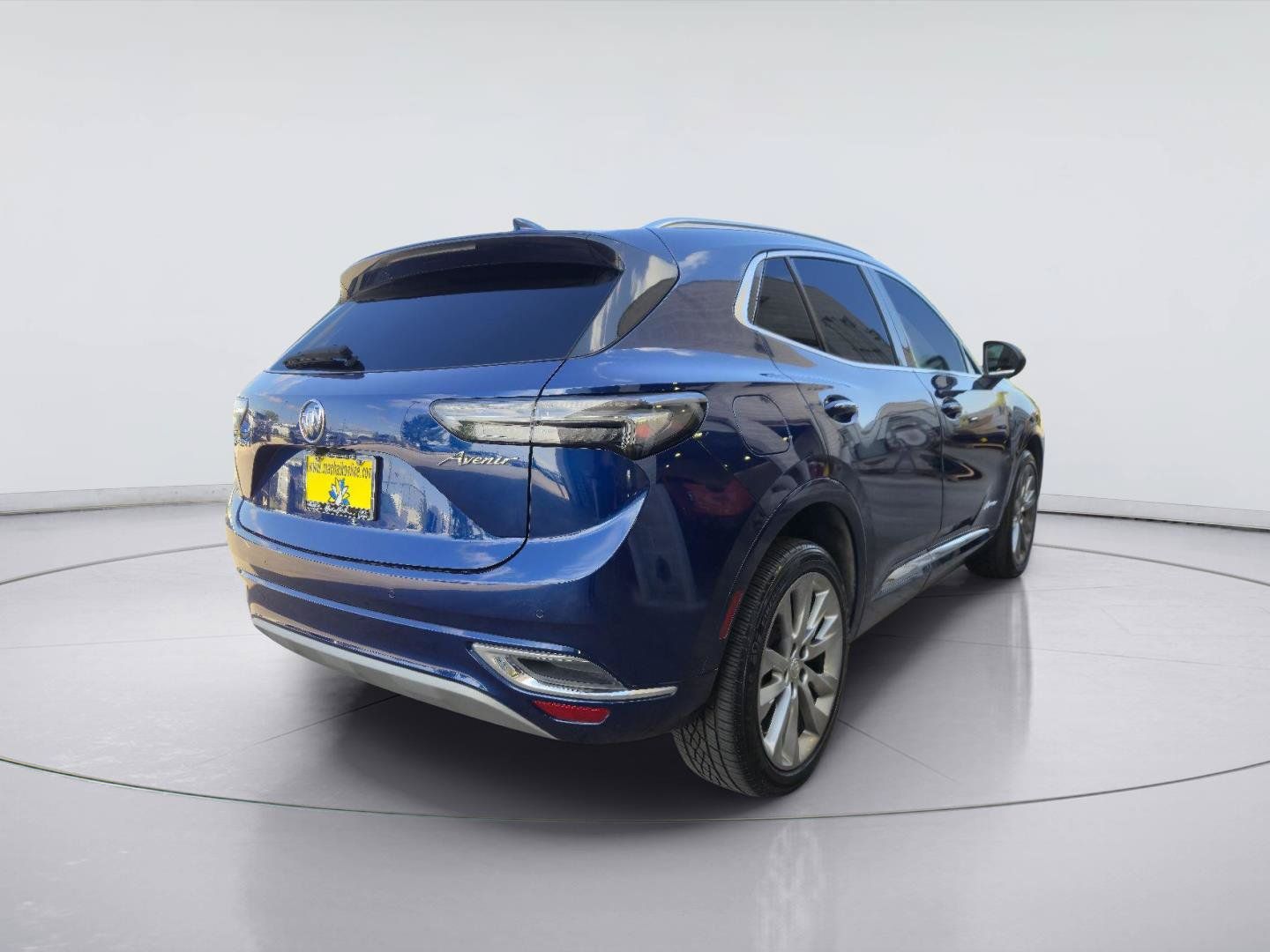 Used 2022 Buick Envision Avenir w/ Safety Package FWD image 5