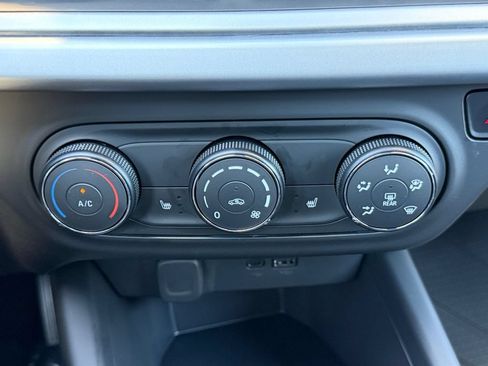 New 2026 Chevrolet Trax RS w/ Sunroof Package FWD image 16