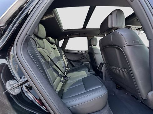 Certified 2026 Porsche Macan AWD/4WD image 33