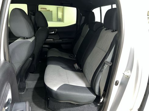 Used 2020 Toyota Tacoma TRD Sport image 12