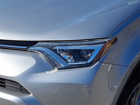 Used 2018 Toyota RAV4 Limited image 9