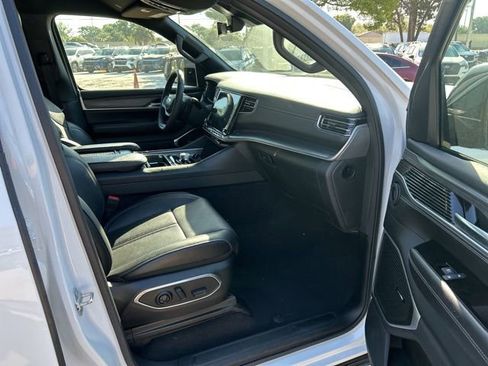 Used 2023 Jeep Wagoneer Series II image 10