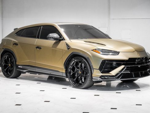 Used 2024 Lamborghini Urus Performante AWD/4WD image 3