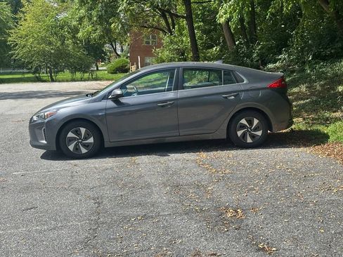 Used 2019 Hyundai Ioniq SEL FWD image 4