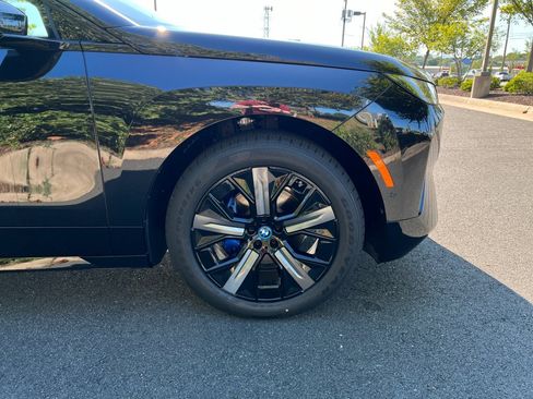 Used 2024 BMW iX xDrive50 w/ Sport Package AWD/4WD image 25