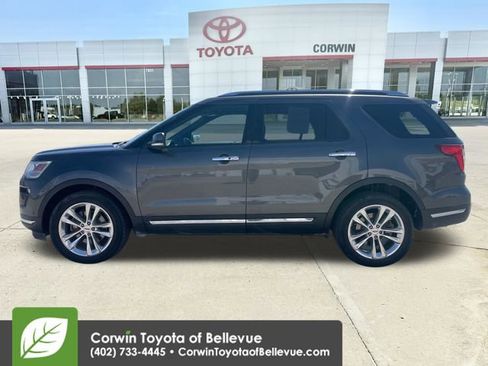 Used 2018 Ford Explorer Limited w/ Equipment Group 301A AWD/4WD image 2