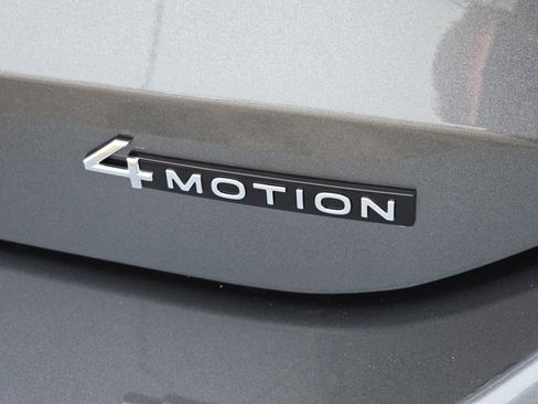 New 2026 Volkswagen Tiguan SE R-Line image 13