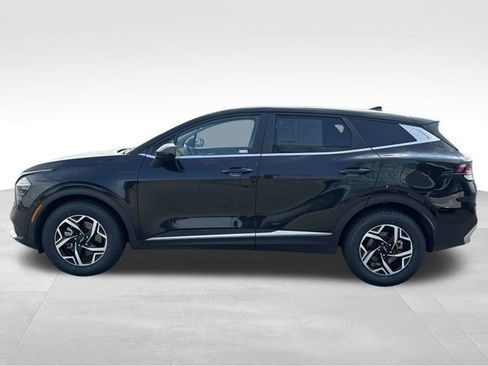 Used 2024 Kia Sportage LX FWD image 2