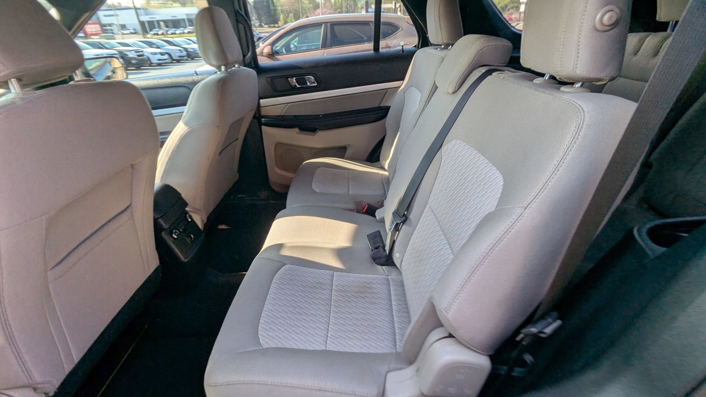Used 2018 Ford Explorer FWD image 11
