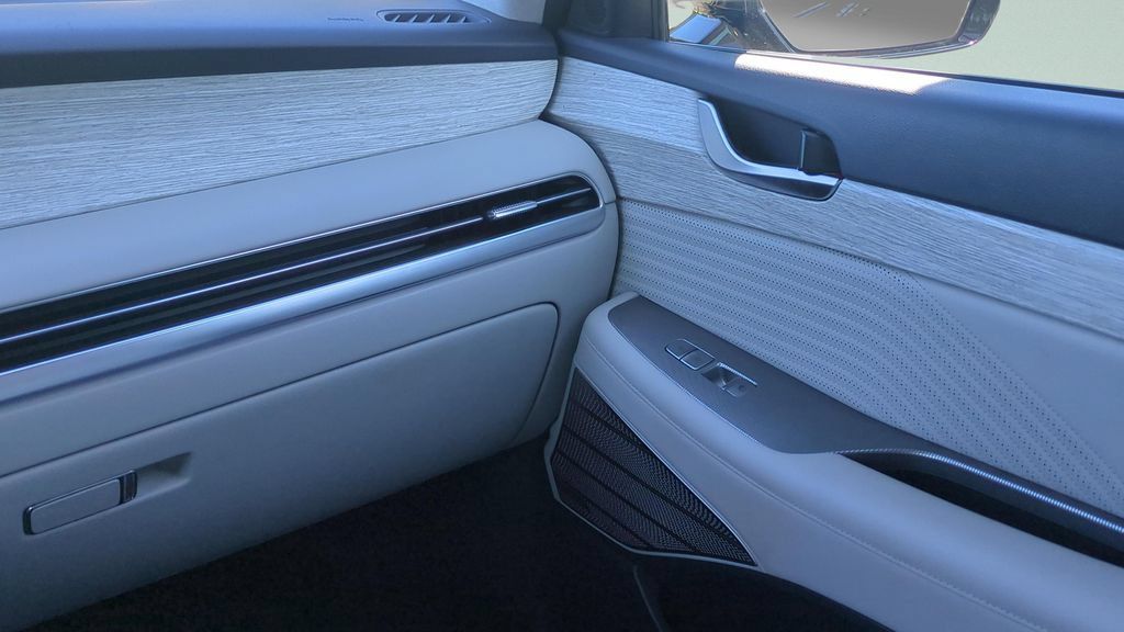 Certified 2024 Hyundai Palisade Calligraphy FWD image 13