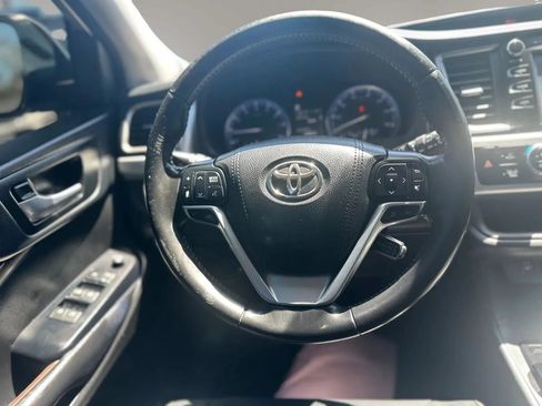 Used 2018 Toyota Highlander XLE FWD image 17