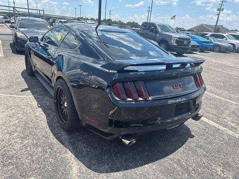 Used 2017 Ford Mustang GT RWD image 5