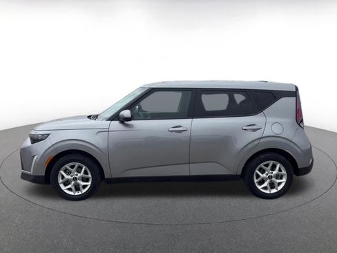Used 2025 Kia Soul LX w/ LX Technology Package FWD image 9
