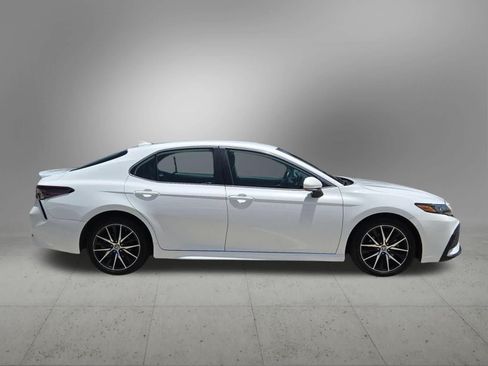 Used 2024 Toyota Camry SE FWD image 7