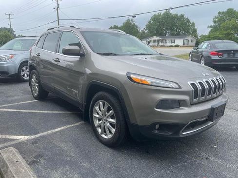 Used 2016 Jeep Cherokee Limited w/ Trailer Tow Group AWD/4WD image 4