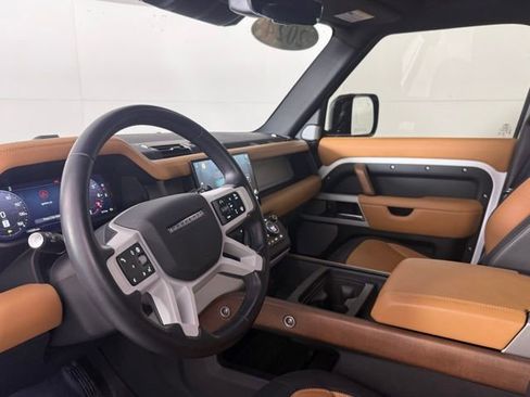 Used 2024 Land Rover Defender 130 X-Dynamic SE image 16